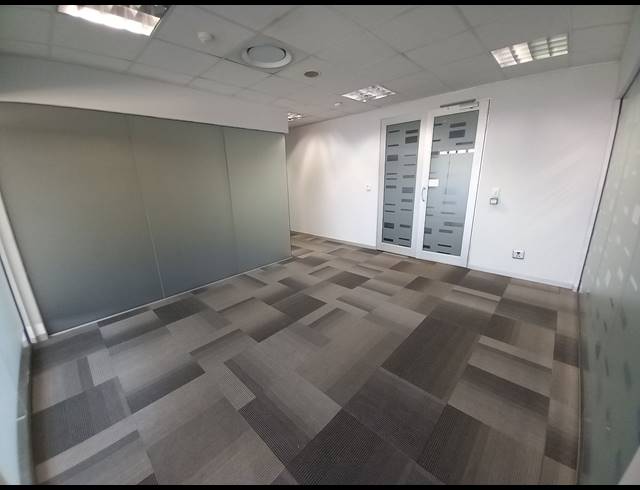 1,090M² OFFICE TO LET IN BRYANSTON